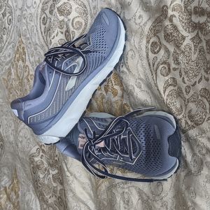 Brooks Ghost 12 running shoes